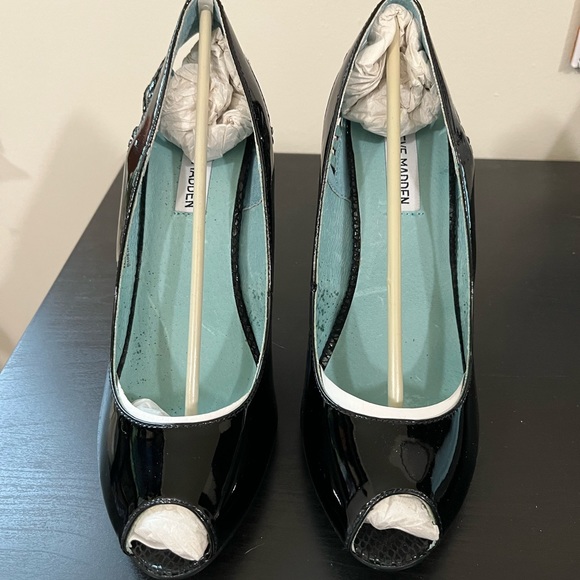 Steve Madden Cienega - black patent leather pumps - new in box! - Picture 5 of 7